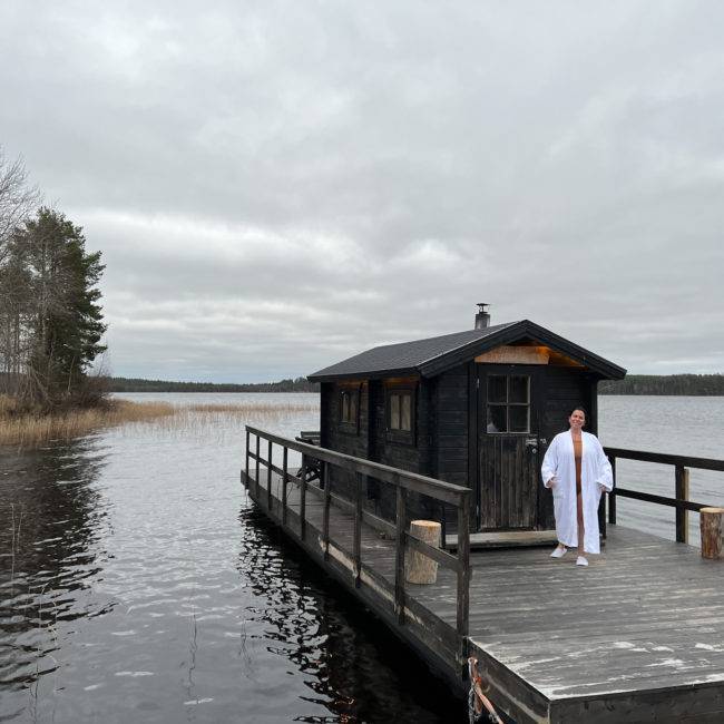 Sauna flutuante no lago